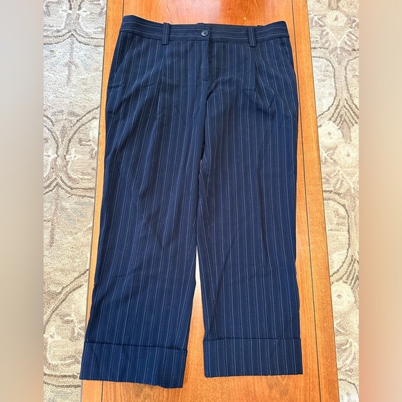 BCBG MaxAzria Cropped Pinstripe Slacks – Size 6, Low Rise - Picture 1 of 6